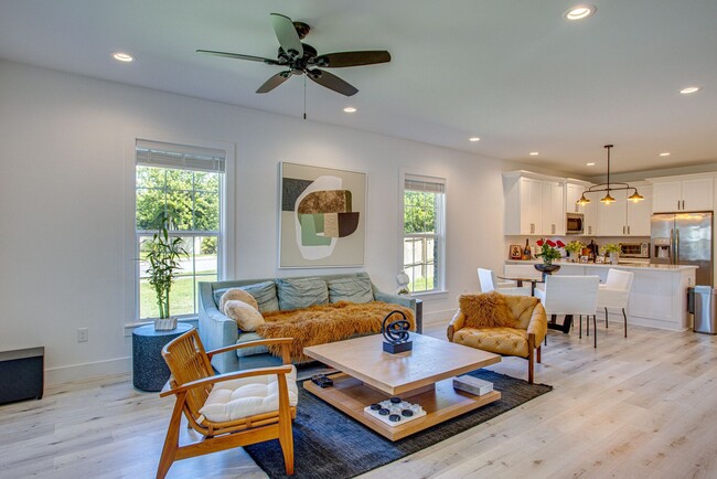 Building Photo - Destin- Bright & Modern 3-Bedroom Home wit...