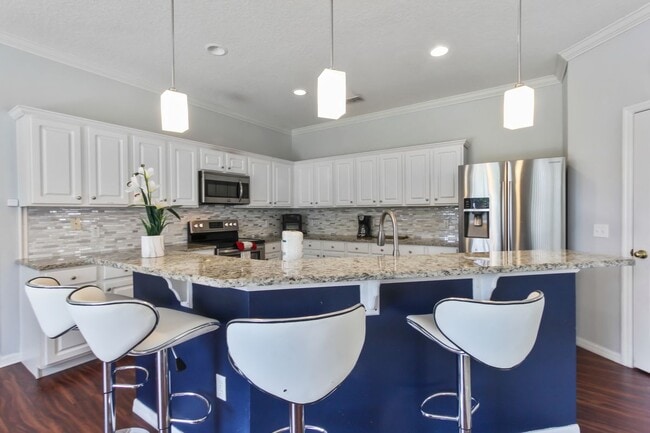 Building Photo - 131 Willow View Dr