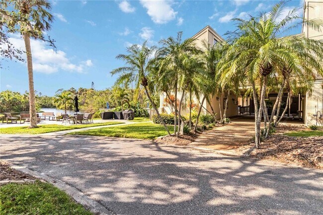 Building Photo - 761 Pine Run Dr