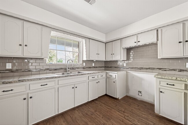 Building Photo - 10503 Ladino Rd