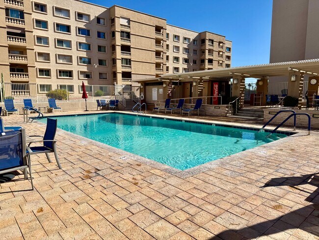 Building Photo - Amazing 2 Bedroom/2 Bath Condo!  Top Level Corner Unit with Spectacular Amenities!