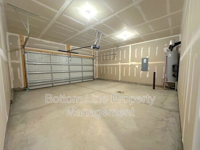 Building Photo - 211 Dogwood Crk Dr