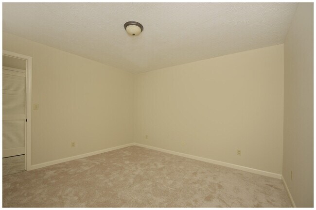 Building Photo - 107 Oakmont Ln