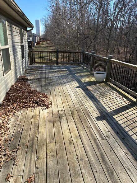 Building Photo - 1120 Marathon Dr