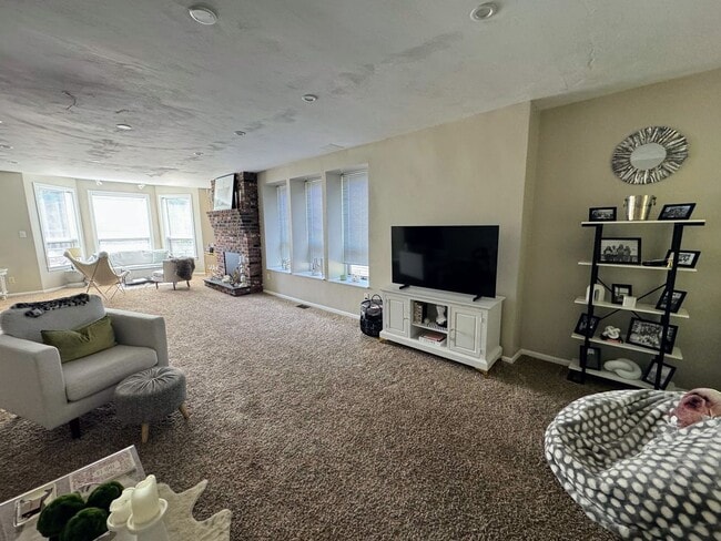 Building Photo - 3217 Dawson St