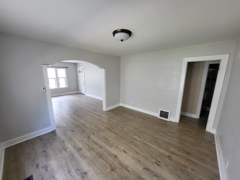 Building Photo - 1152 W 27th St