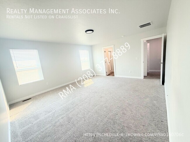 Building Photo - 3781 W La Brea Dr