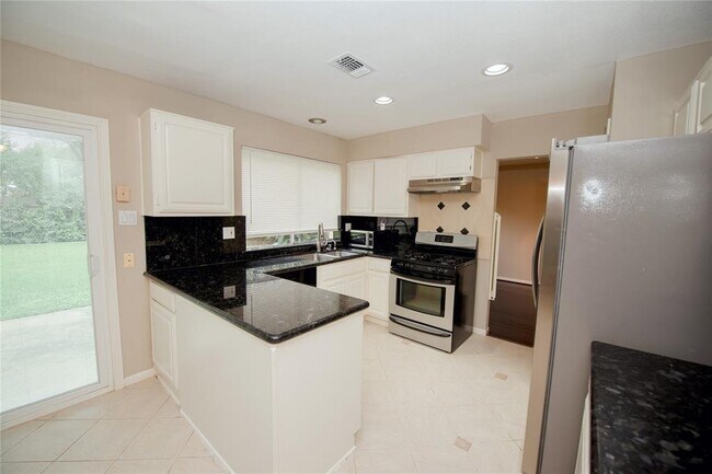 Building Photo - 3423 Hidden Creek Dr