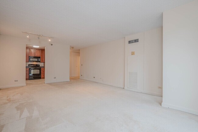 Building Photo - 200 N Dearborn St