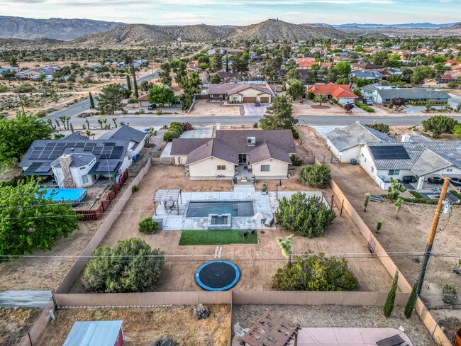 Building Photo - 57731 San Tropeze Dr