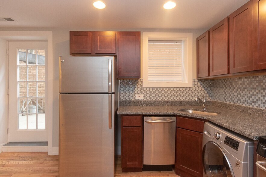 Building Photo - 562 W Arlington Pl