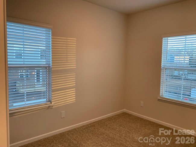 Building Photo - 12031 Remarque Rd