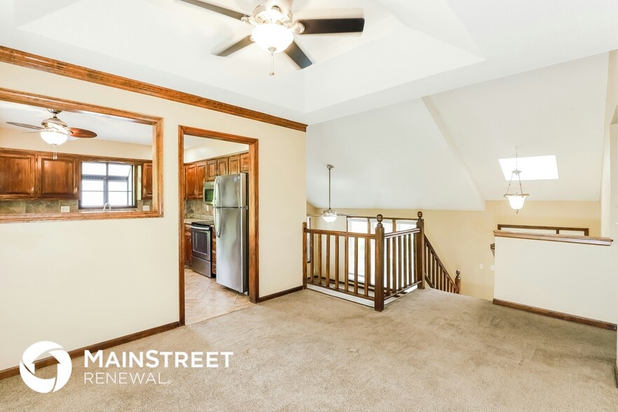 Building Photo - 5804 NW Klamm Dr