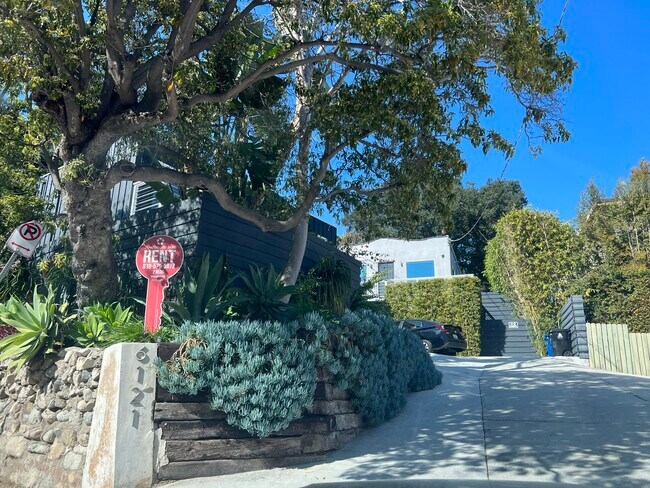 Building Photo - 6121 Glen Holly St