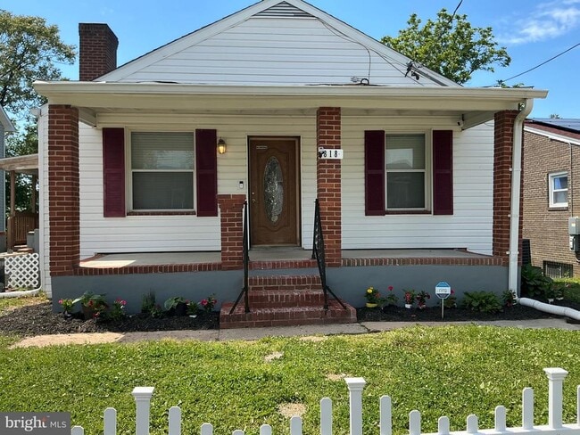 Building Photo - 818 Balsamtree Pl