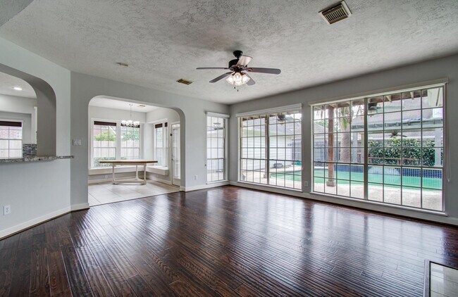 Building Photo - 1311 Hopkins Park Dr