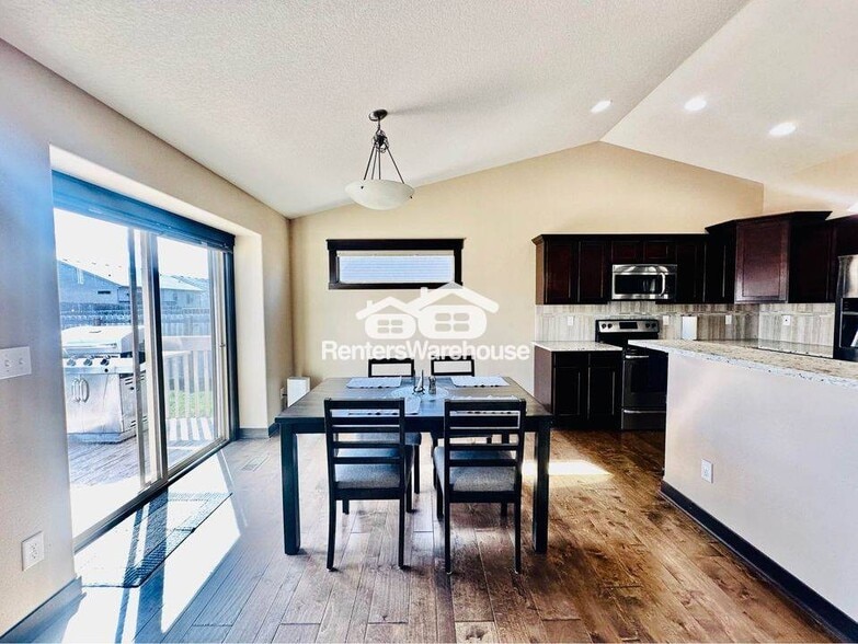 Building Photo - 9664 Alderwood Dr