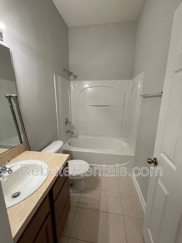 Building Photo - 13026 Sunset Lake Dr