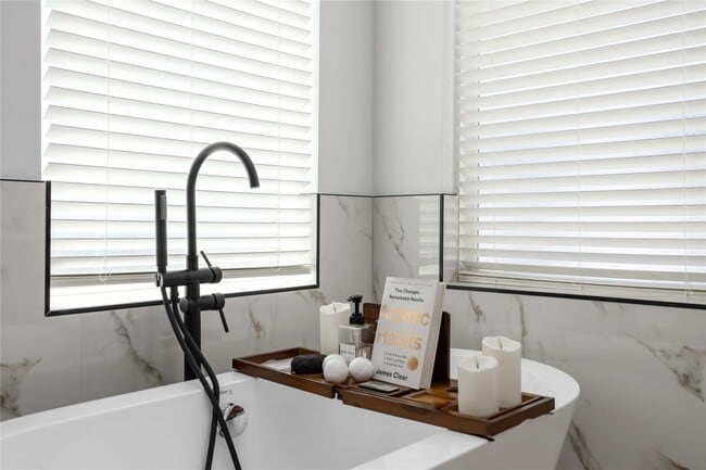 Building Photo - 3028 Lamar St