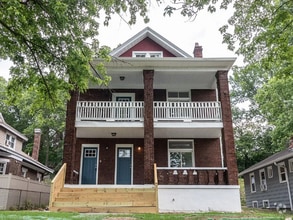Building Photo - 2328 St James Ave