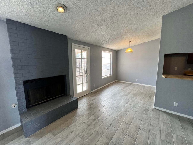 Building Photo - 1504B Monte Sanders Ln