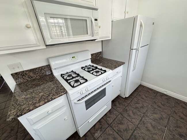 Building Photo - 1126 W 37th Pl