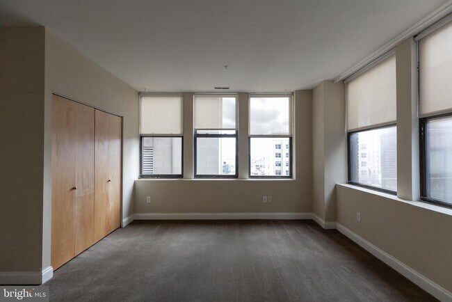 Building Photo - 220 S 16th St