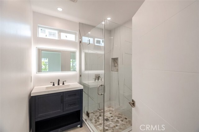 Building Photo - 10041 Leona St