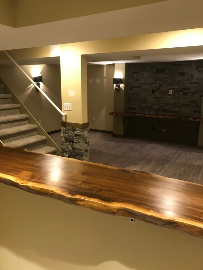 Building Photo - Beautiful State College townhouse available June!