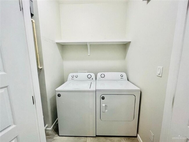 Building Photo - 16 Magnolia Ave