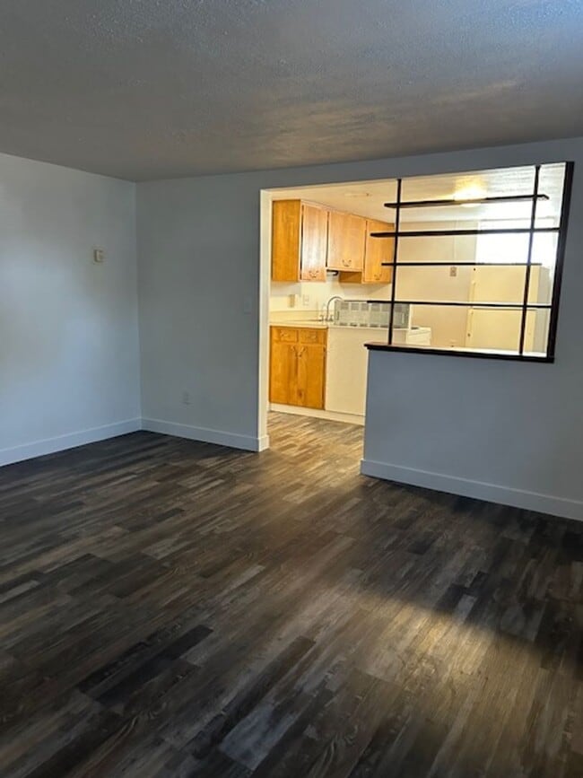 Building Photo - 418 Lola Ln