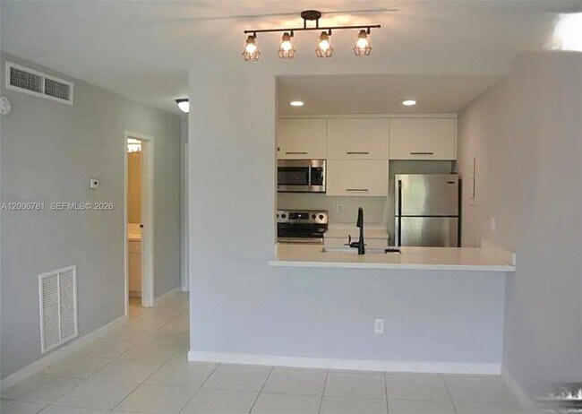 Building Photo - 2160 SW 16th Ave