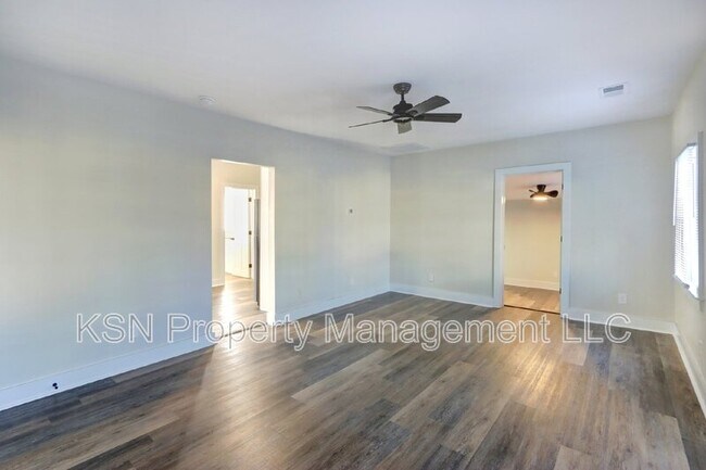 Building Photo - 543 E Harris St