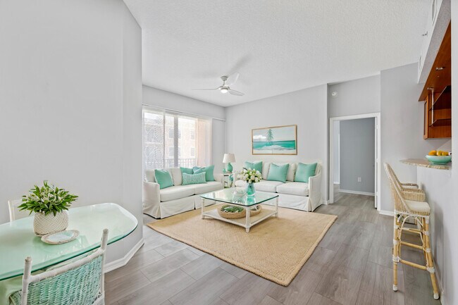 Building Photo - 511 Lucerne Ave