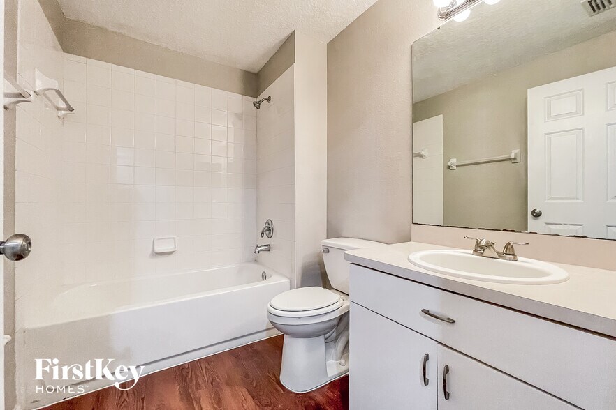 Building Photo - 2162 Brandon Park Cir