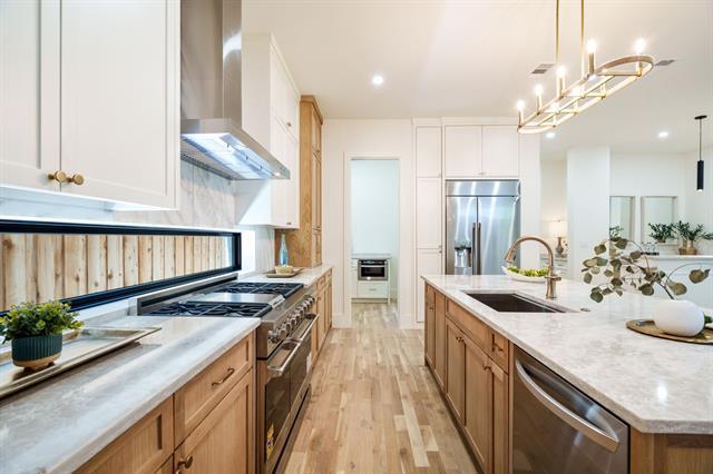 Building Photo - 5836 Kenwood Ave