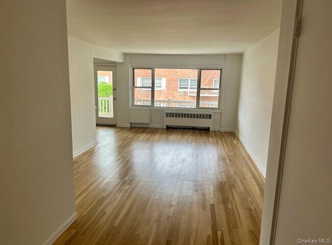 Building Photo - 31 Maple Ave