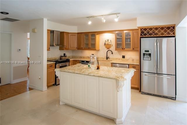 Building Photo - 928 Escobar Ave