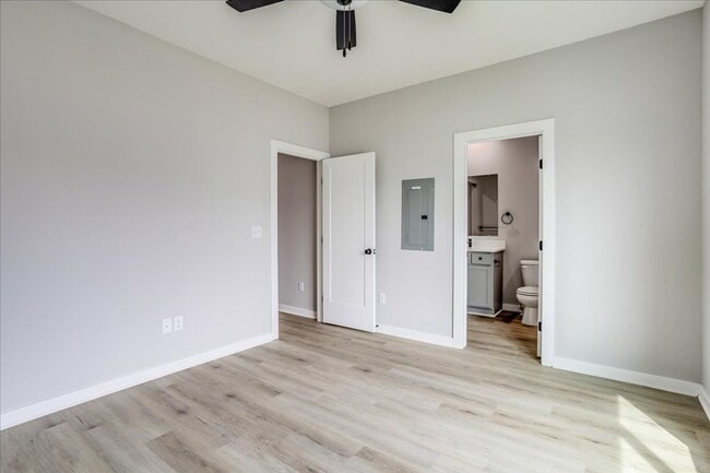 Building Photo - Cypress Glenn Oliver