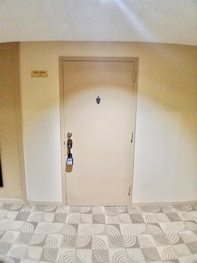 Building Photo - 5951 Wellesley Park Dr