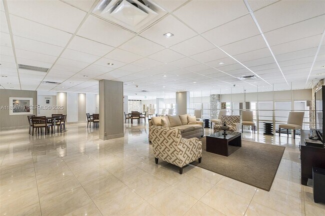 Building Photo - 3111 N Ocean Dr