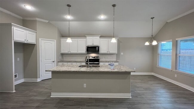 Building Photo - 1004 Hardaway Ln