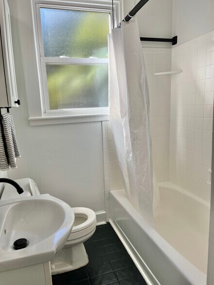 Building Photo - 2909 Portsmouth Ave