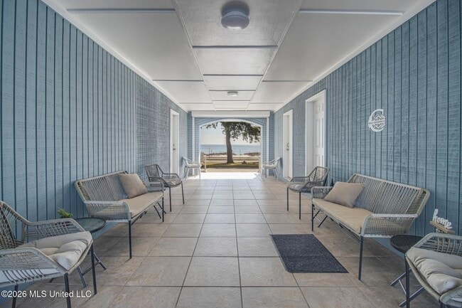 Building Photo - 1282 Beach Blvd