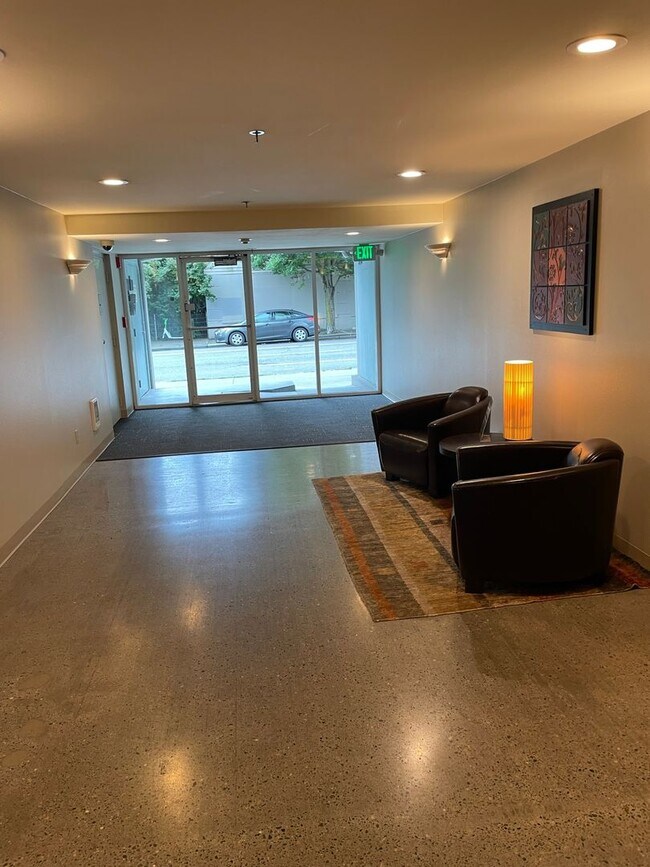 Building Photo - 1Bd/1Ba Seattle Condo