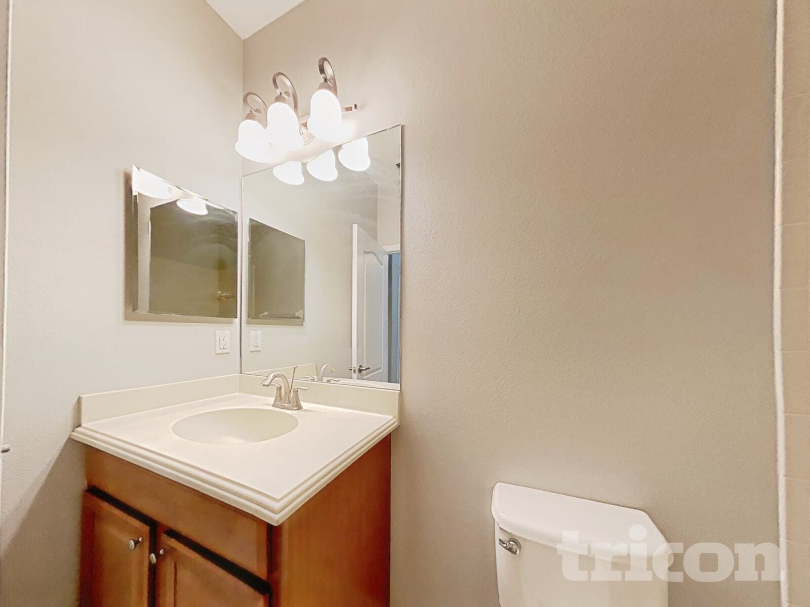 Building Photo - 13811 Newport Shores Dr