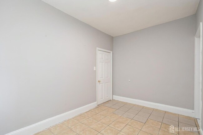 Building Photo - 309 Hall Ave