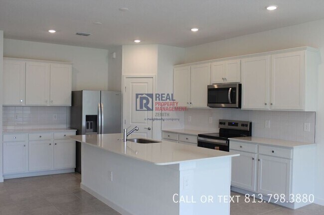 Building Photo - 11225 Sycamore Glen Loop