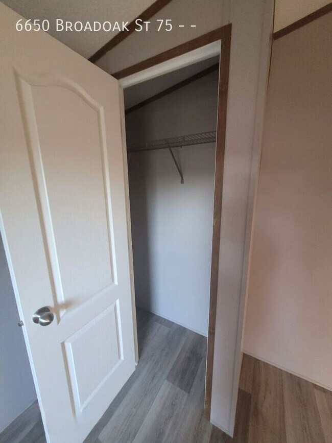 Building Photo - 6650 Broadoak St