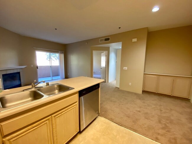 Building Photo - RB 2 Br 2 BathPetOK+washer+Dryer All Appl 2 Prkg spots>TEXT 858-774-1574